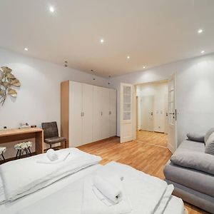Appartement à 2 Chambres à Coucher