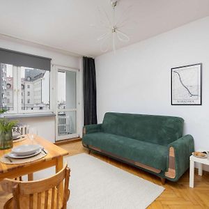 Studio Lit Queen-Size