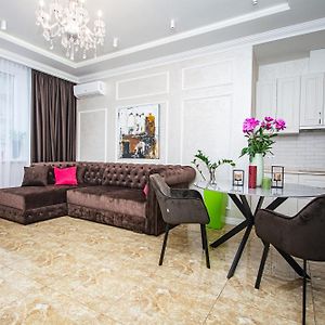 Luxury For Business & Pleasure Royal 2