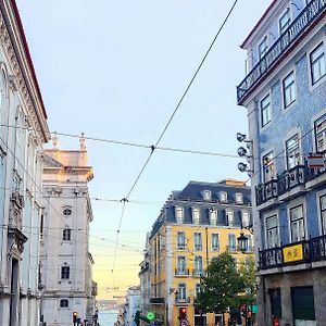 Appartement à 3 Chambres à Coucher aux Étages Supérieurs