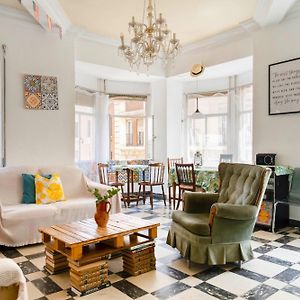 Vintage Flat Malaga