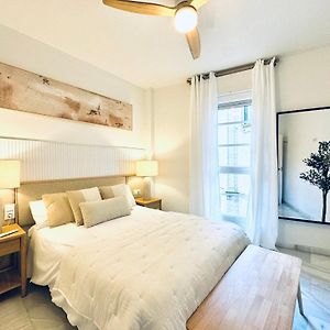Nuevo Cathedral Deluxe Apartment Sinesedesignhomes