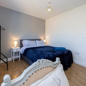 Cosy, Central 2 Bed Flat Parking