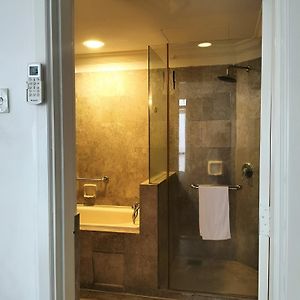 Appartement de Luxe à 2 Chambres à Coucher
