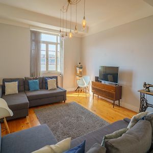 Appartement à 4 Chambres à Coucher