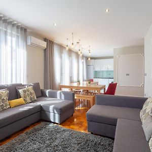 Appartement à 5 Chambres à Coucher