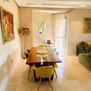 Appartement à 3 Chambres à Coucher