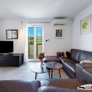 Appartement à 2 Chambres à Coucher