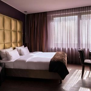 Roomers Frankfurt Central, Autograph Collection
