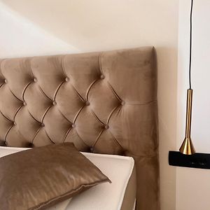 Studio Lit King-Size