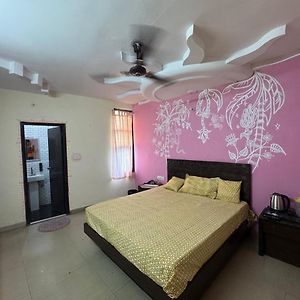 Hotel Darpan Palace -New Delhi Railway Station