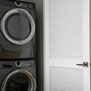 Appartement à 1 Chambre à Coucher aux Étages Inférieurs
