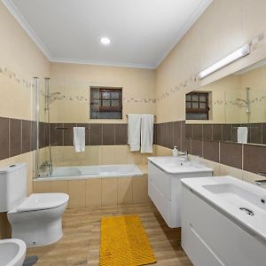 Villa à 3 Chambres à Coucher