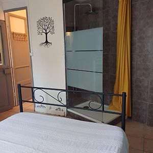 petite maison dans la campagne a 10 mn a pied du centre ville
