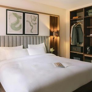 Chambre Lit Queen-Size aux Étages Inférieurs