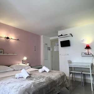 Studio Lit King-Size