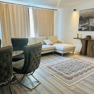 Appartement à 2 Chambres à Coucher