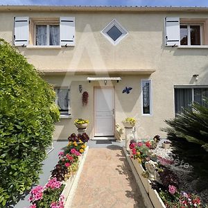 Villa à 3 Chambres à Coucher