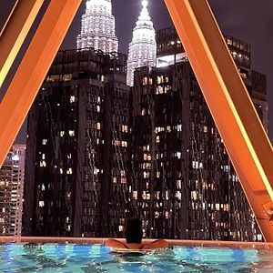 Scarletz Suite By Skyscraper