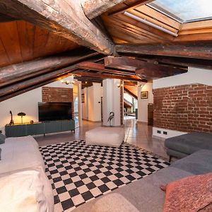 Appartement à 4 Chambres à Coucher