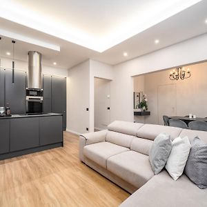 Appartement à 2 Chambres à Coucher