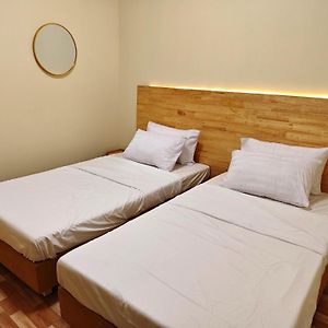 Latitude 13 Room & Breakfast
