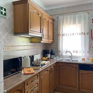 Villa Eber - Independent 1 & 2 Bedroom Apartments, Pool, Air Con, Fast Wi-Fi, Near Old Town Of Albufeira And Beaches
