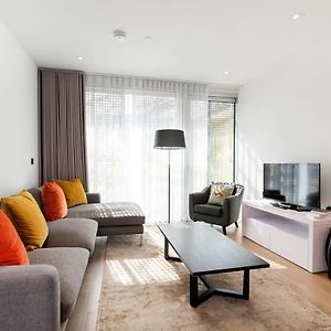 Modern 2 Bed Battersea Power Station
