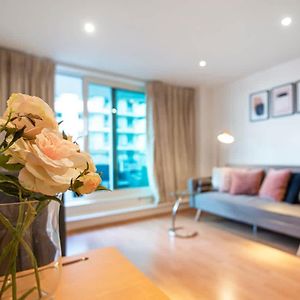 Central 2 Bed With Large Terrace