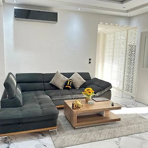 Appartement à 3 Chambres à Coucher