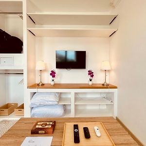 Studio Lit Queen-Size