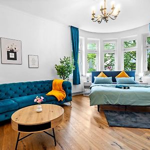 Appartement Suite à 3 Chambres à Coucher