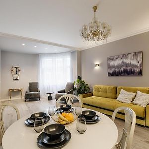 Appartement à 2 Chambres à Coucher