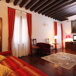 Appartement à 3 Chambres à Coucher