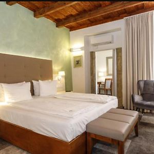 The Golden Wheel Hotel