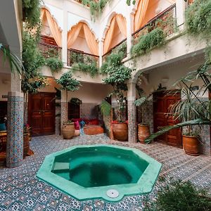 Abélia Riad