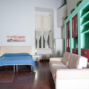 Palazzo Carafa Della Spina Room And Apartment