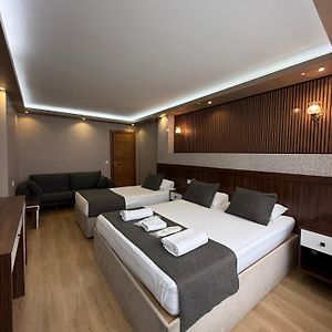 Ueskuedar Otel