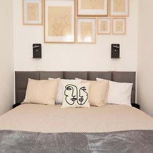 Perfect Place In The Center With Fast Wifi And Free Parking At Riverside