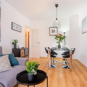 Appartement à 2 Chambres à Coucher