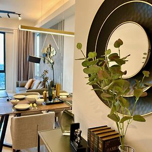 Appartement à 3 Chambres à Coucher aux Étages Supérieurs