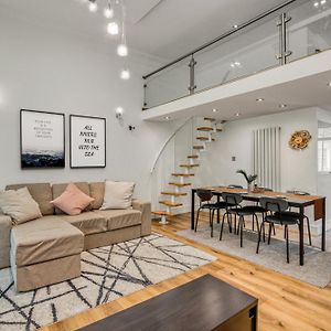 3.5 High Ceilings - Centrally Located