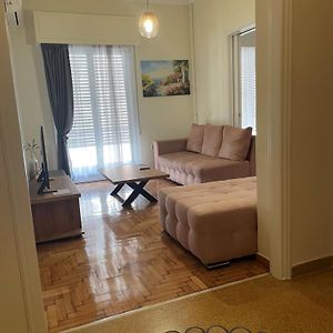 Spacious Apartment Near Panormou Metro
