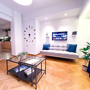 2 Bedroom Apartment Athens - Kallimarmaro