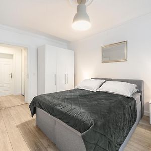 The Lachmann Vh, 2Br One Living Room Up To 7 People