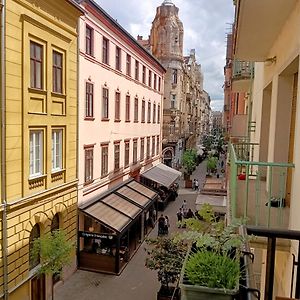 Opera Home Apartment