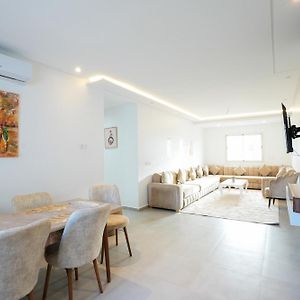 Appartement à 3 Chambres à Coucher