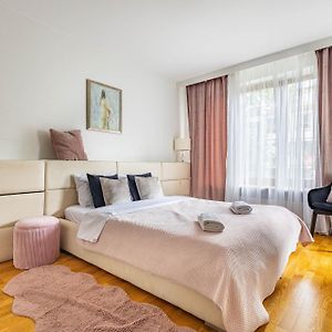 Appartement à 2 Chambres à Coucher