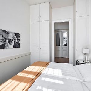 6 Rooms