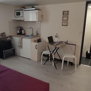 Studio Lit King-Size